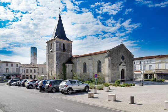 place de l'Eglise à Saujon