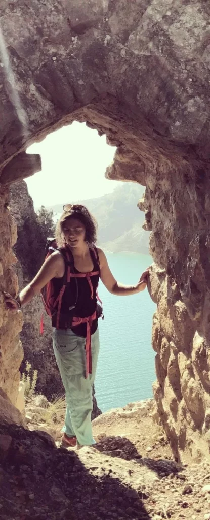 Cécile Lleida se ressource au coeur de la nature en pratiquant une activité sportive. 