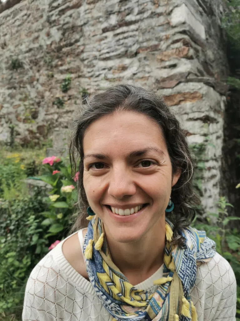 Cécile Lleida est hypnothérapeute et accompagnatrice en montagne dans les Pyrénées. 