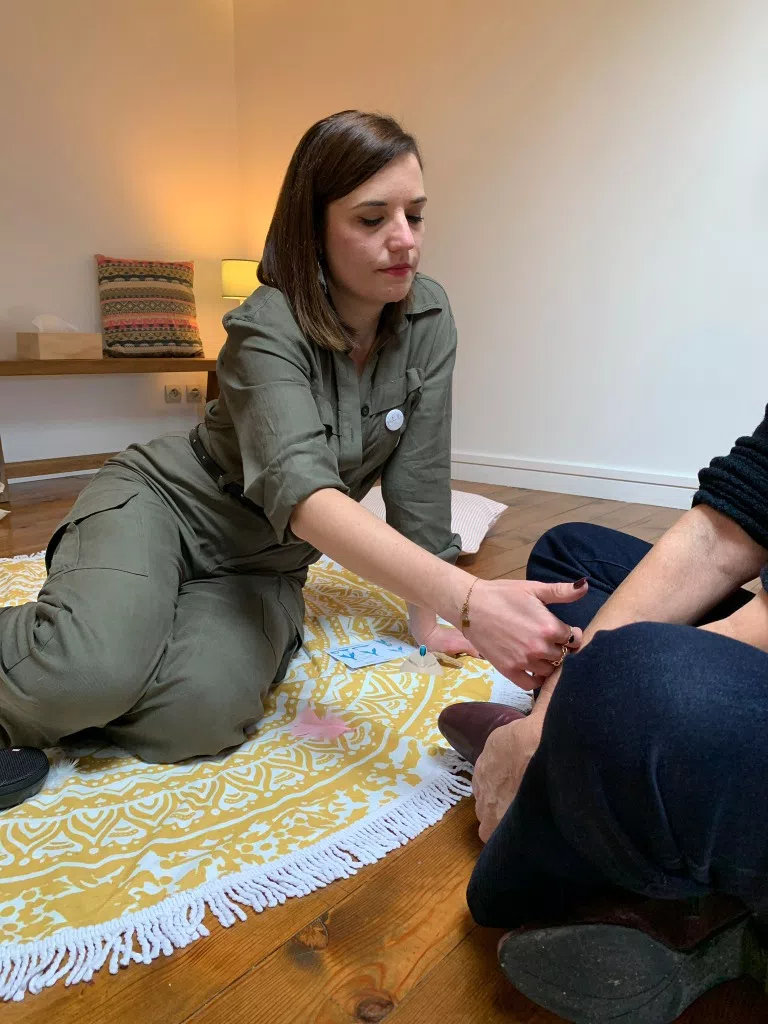 Audrey Matz en pleine séance de séxothérapie avec ses patients. 